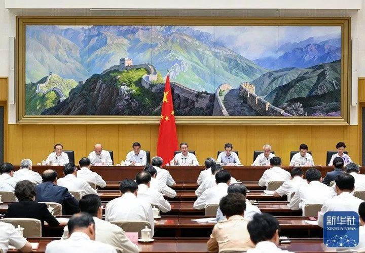 李强主持召开国务院第二次全体会议强调 全面落实党中央决策部署坚定不移推动高质量发展 大力提升行政效能 为完成各项任务提供有力保障_工作动态 ...